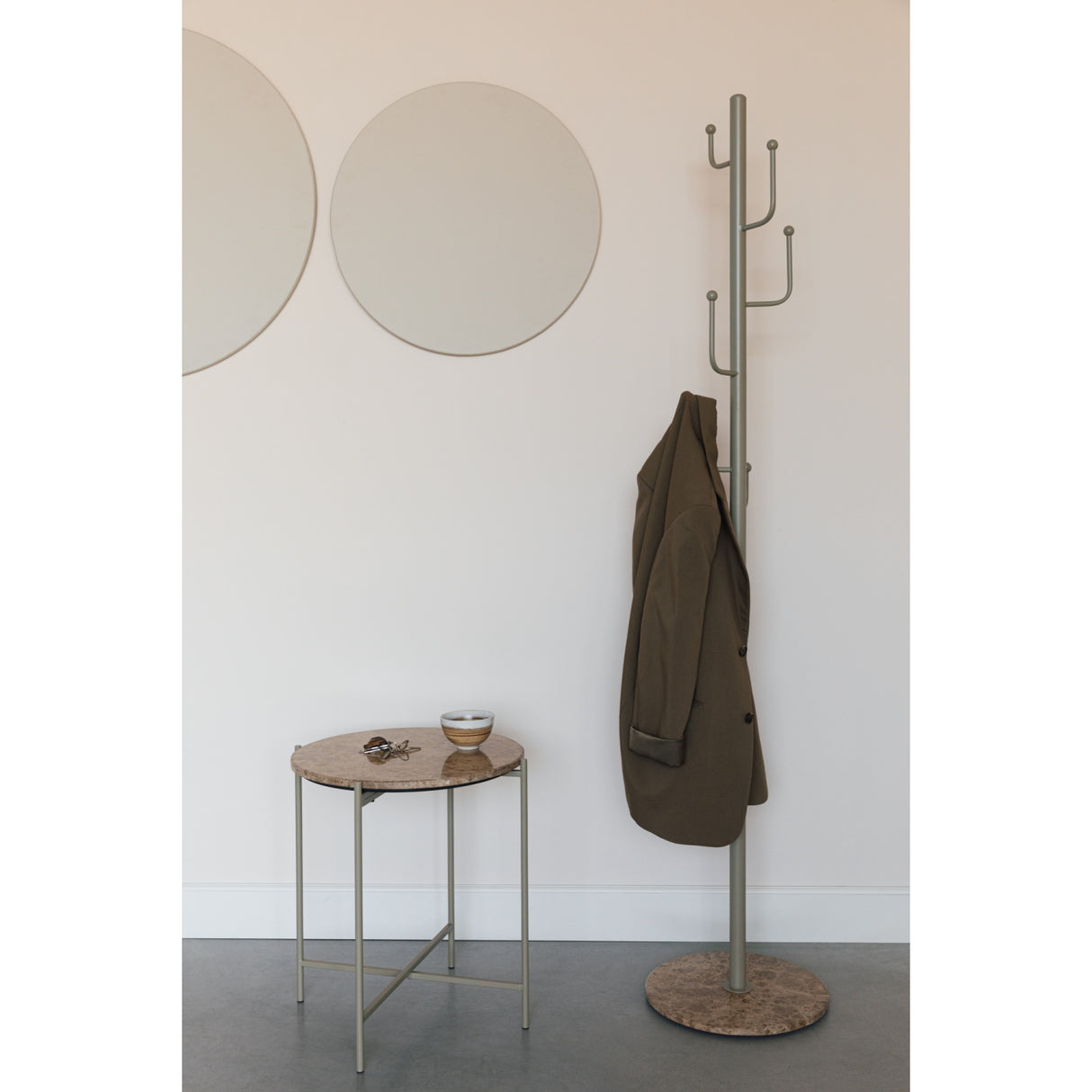   Round Beige Marble Side Table | Oroa.com