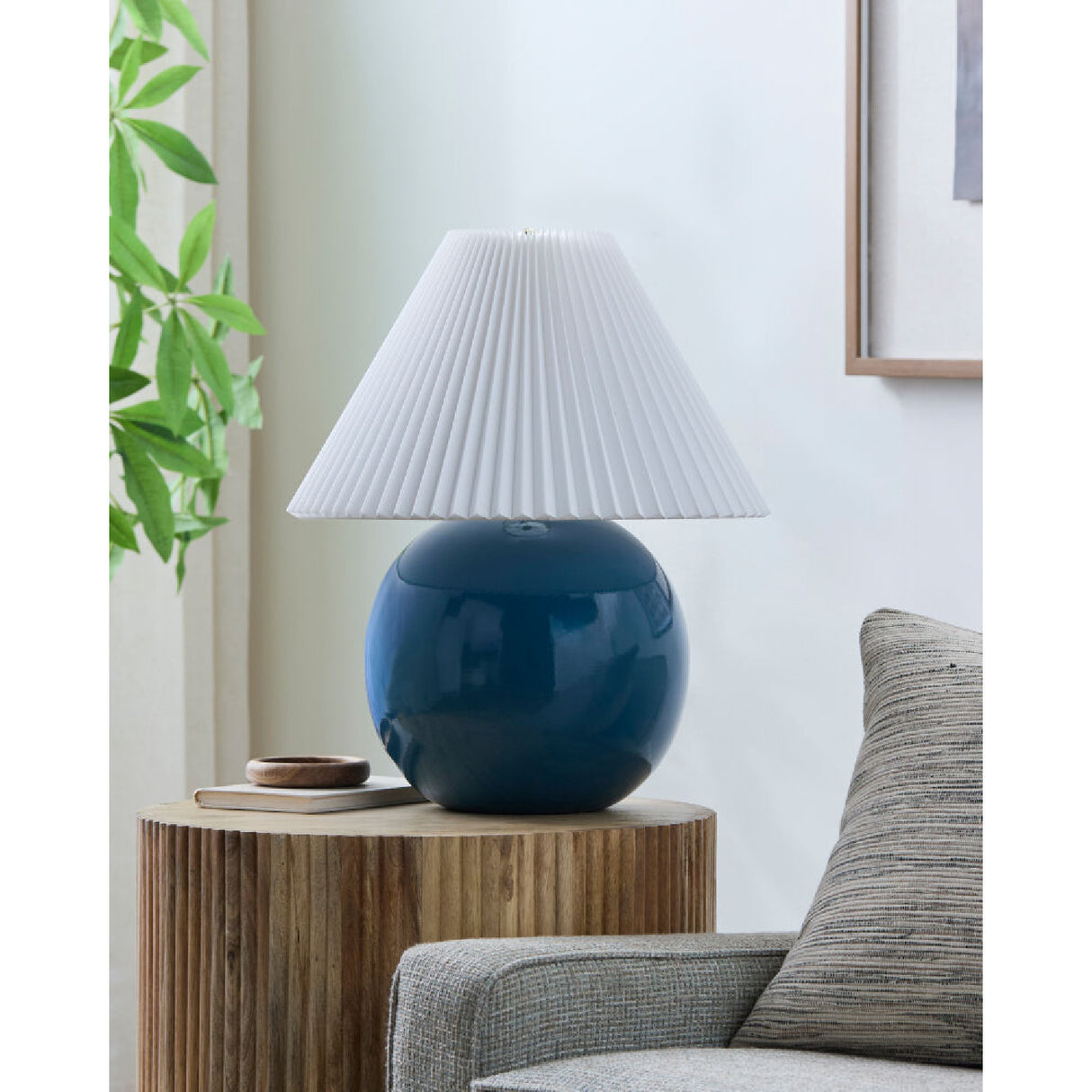   Pleated White Fabric Table Lamp | Oroa.com