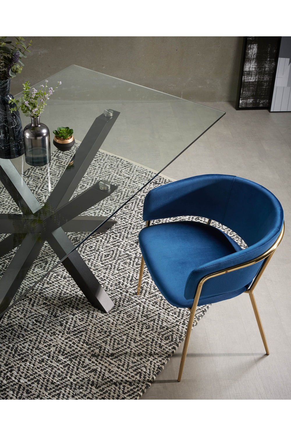 Black Legged Glass Dining Table | La Forma Argo | Oroa.com