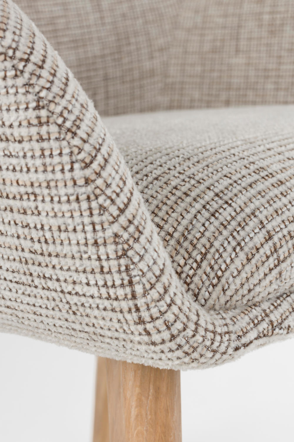 Upholstered Scandinavian Armchairs (2) | DF Loua | OROA.com