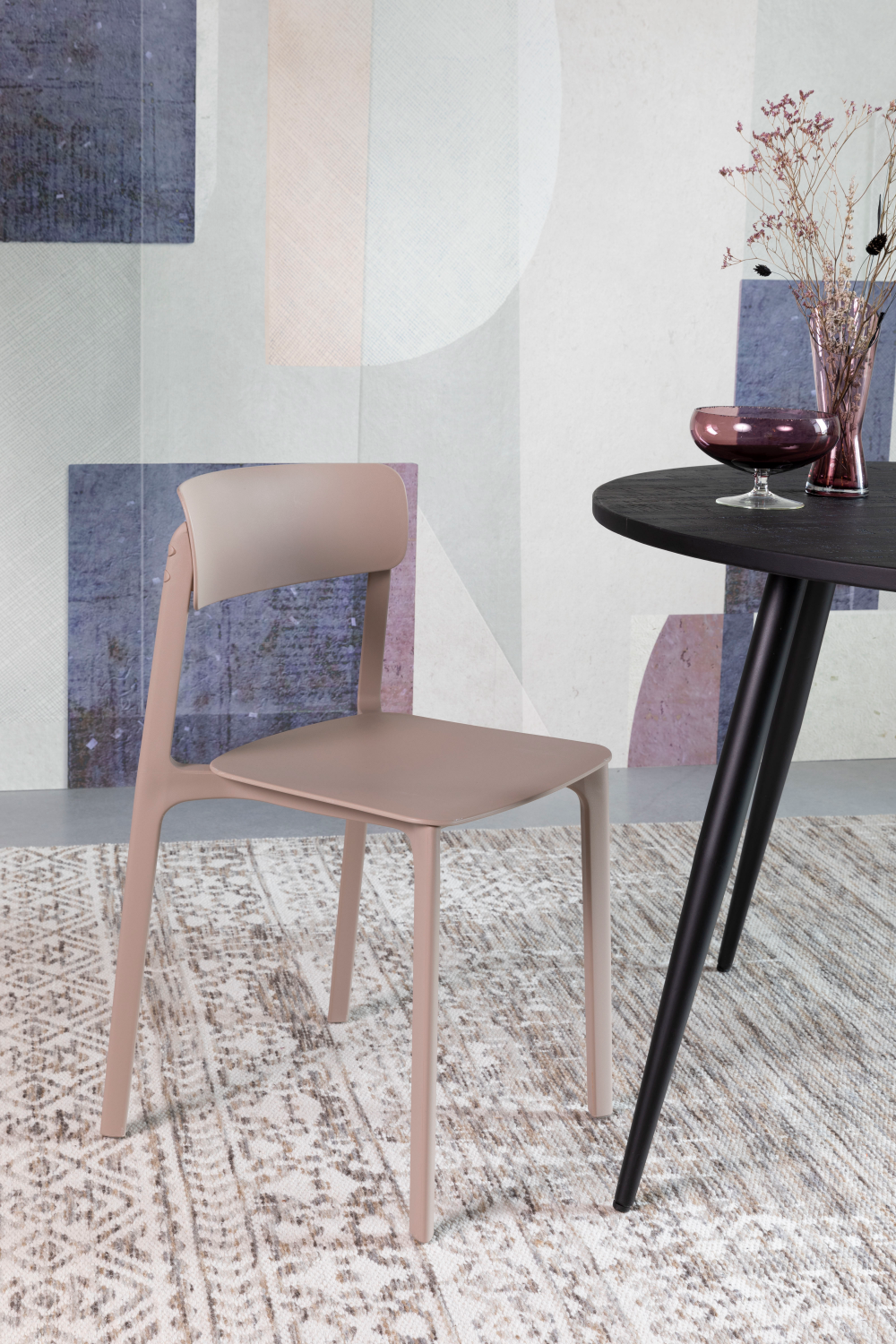 Fiberglass Modern Dining Chairs (4) | DF Clive | Oroa.com