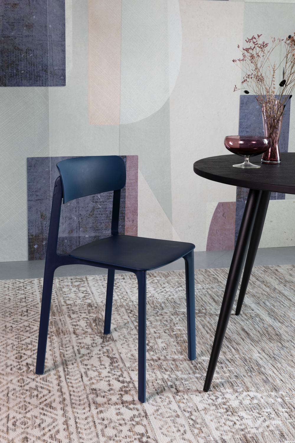 Fiberglass Modern Dining Chairs (4) | DF Clive | Oroa.com