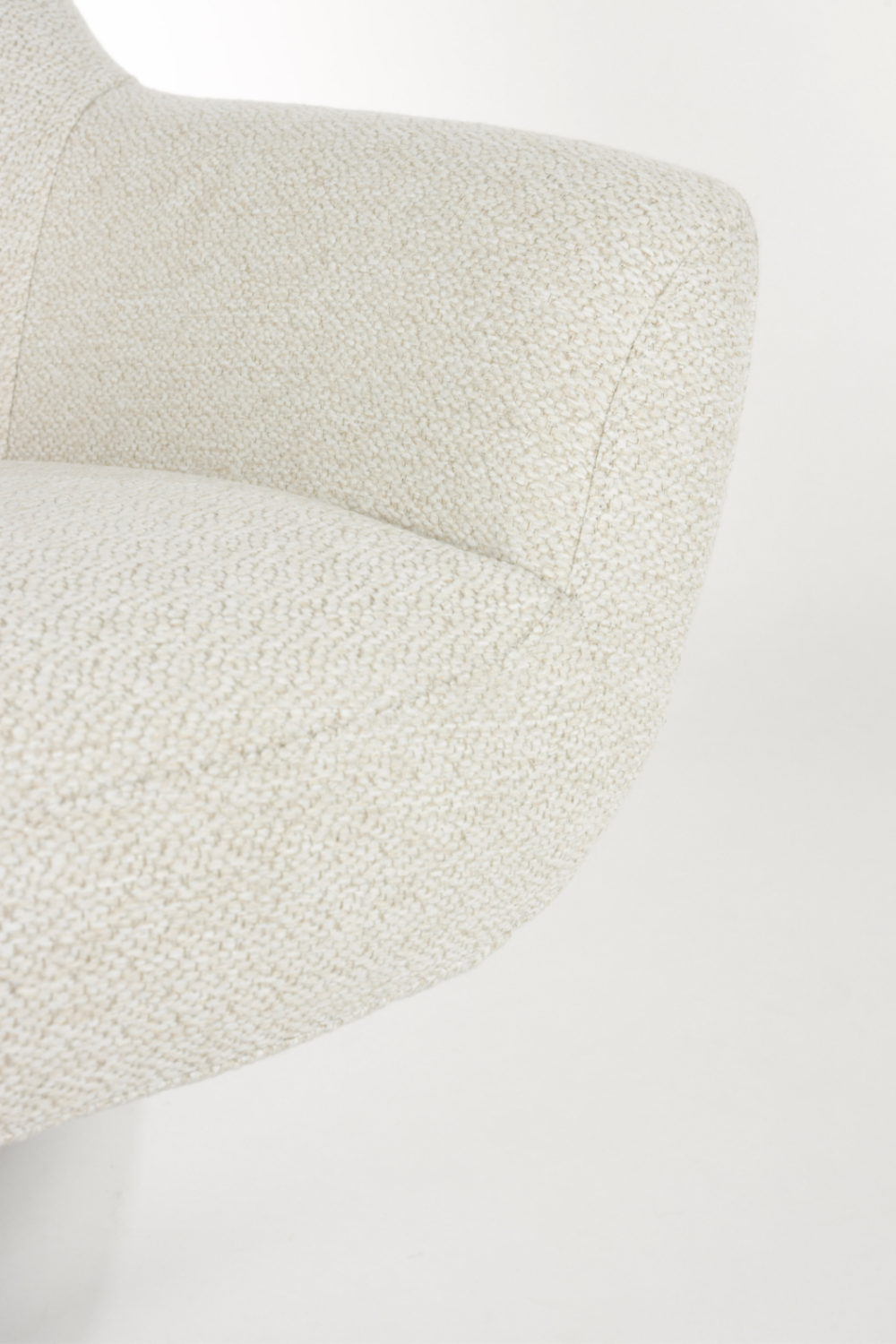 Upholstered Swivel Lounge Armchair | DF Yuki | Oroa.com