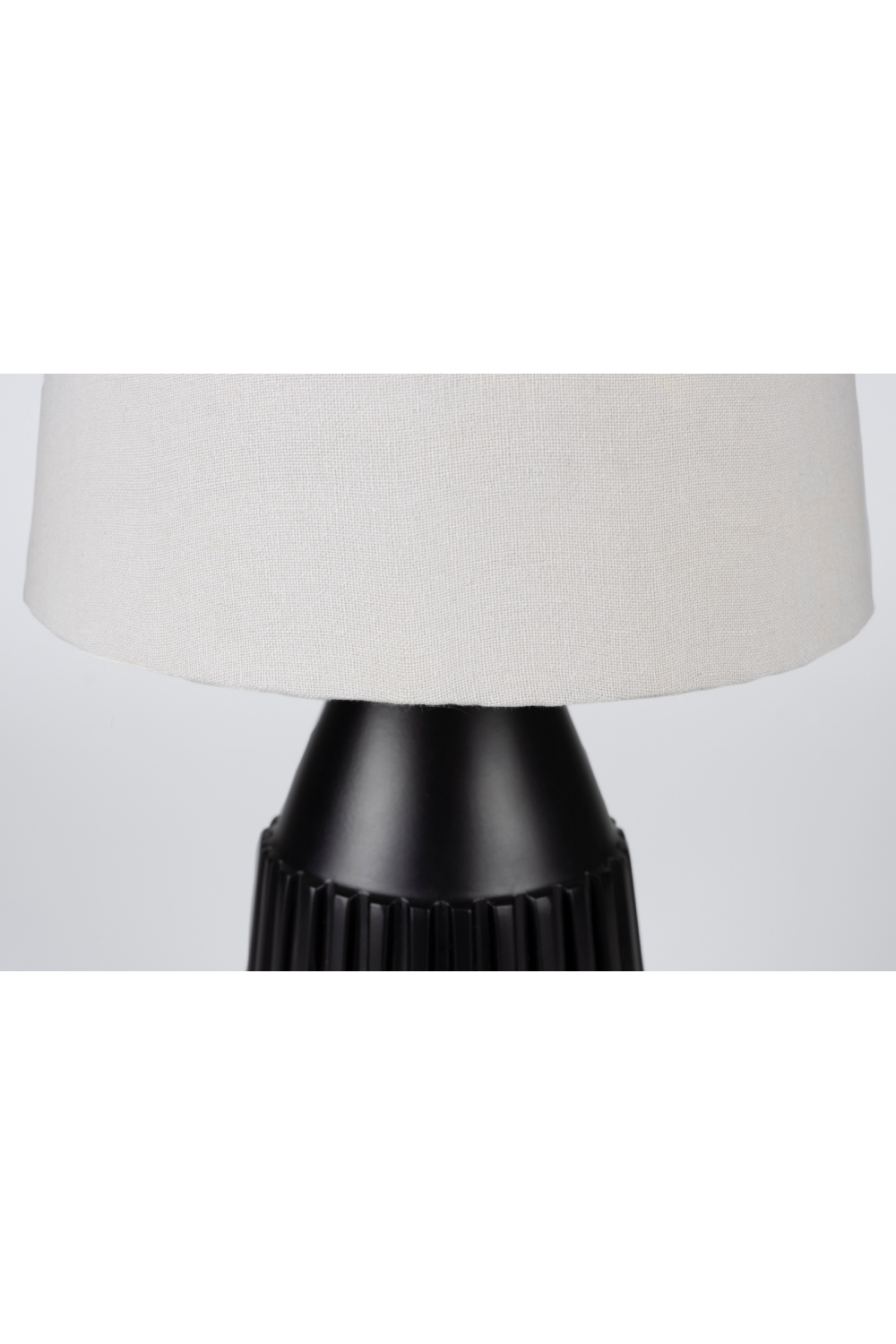 Classic Minimalist Table Lamp | DF Aysa | OROA.com