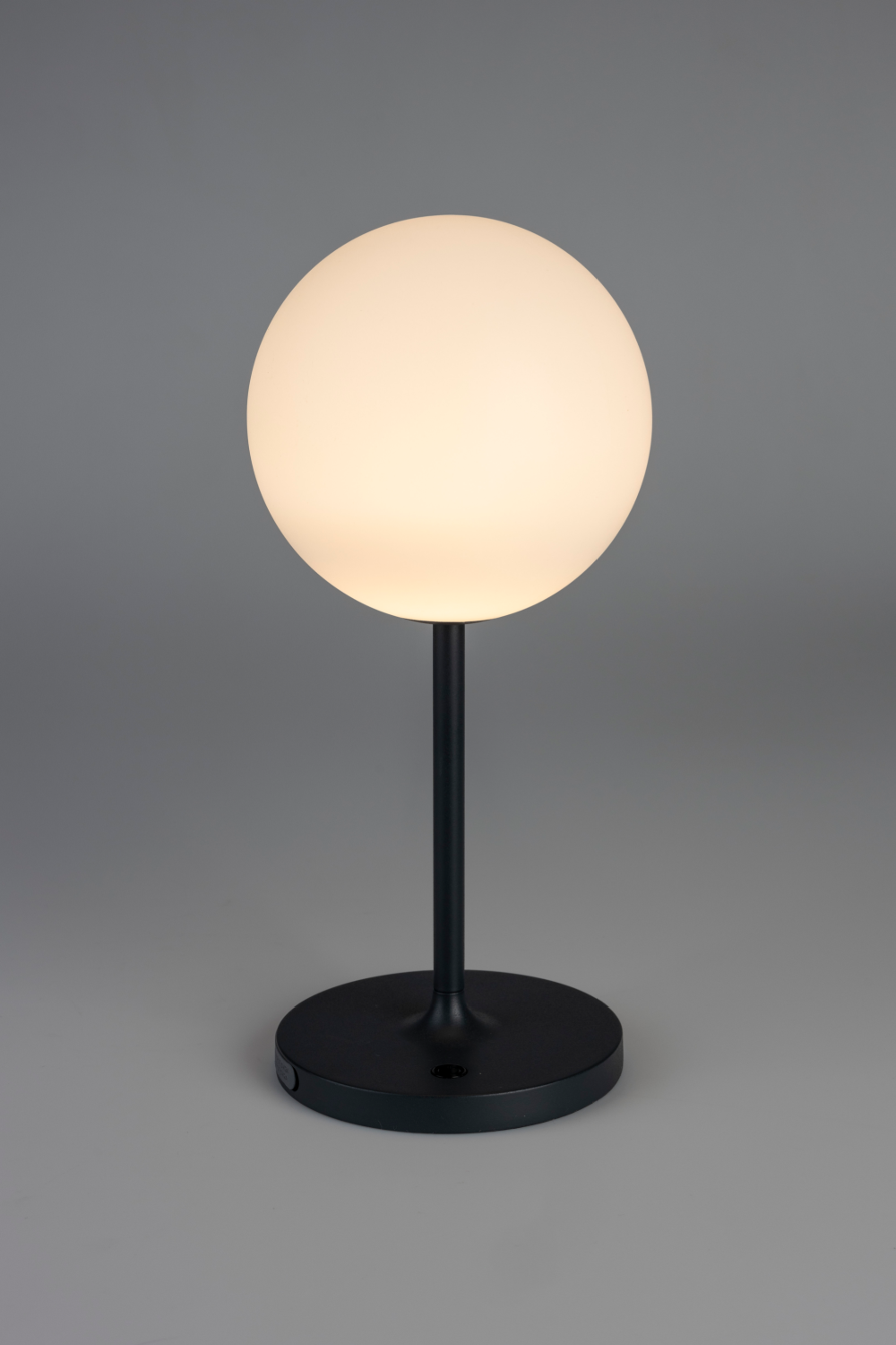 Minimalist Orb Table Lamp | DF Hub | OROA.com