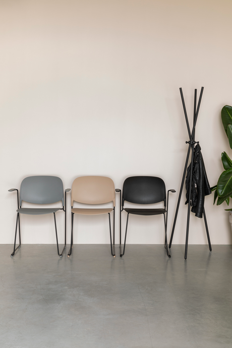 Tripod Metal Coat Rack | DF Darwin | Oroatrade.com
