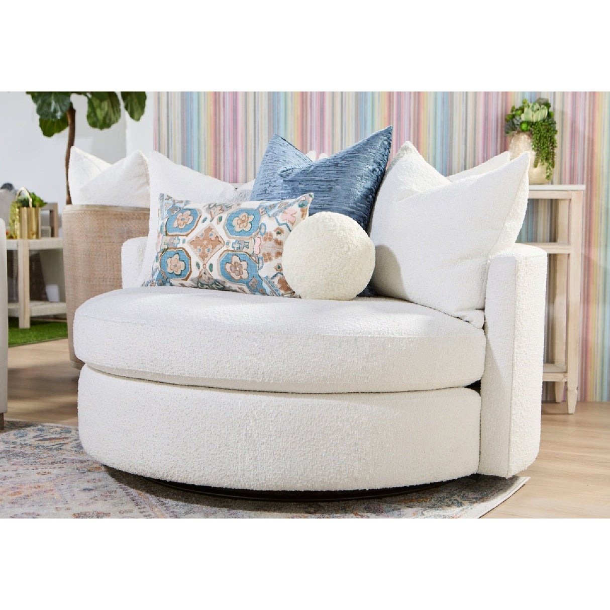   White Boucle Round Swivel Chair | Oroa.com