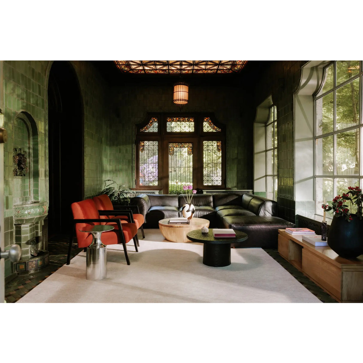 Metallic Collumn-Base Accent Table | Novi Living Rassa | Oroa.com