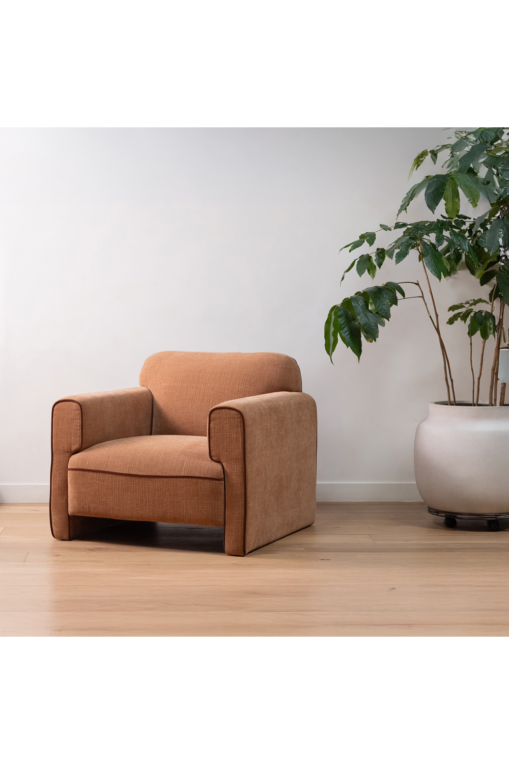 Rolled-Arm Accent Chair | Novi Living Leo | Oroa.com