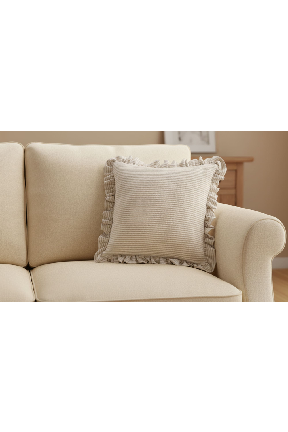 Ruffled-Edge Linen Cushion | Novi Living Betty | Oroa.com