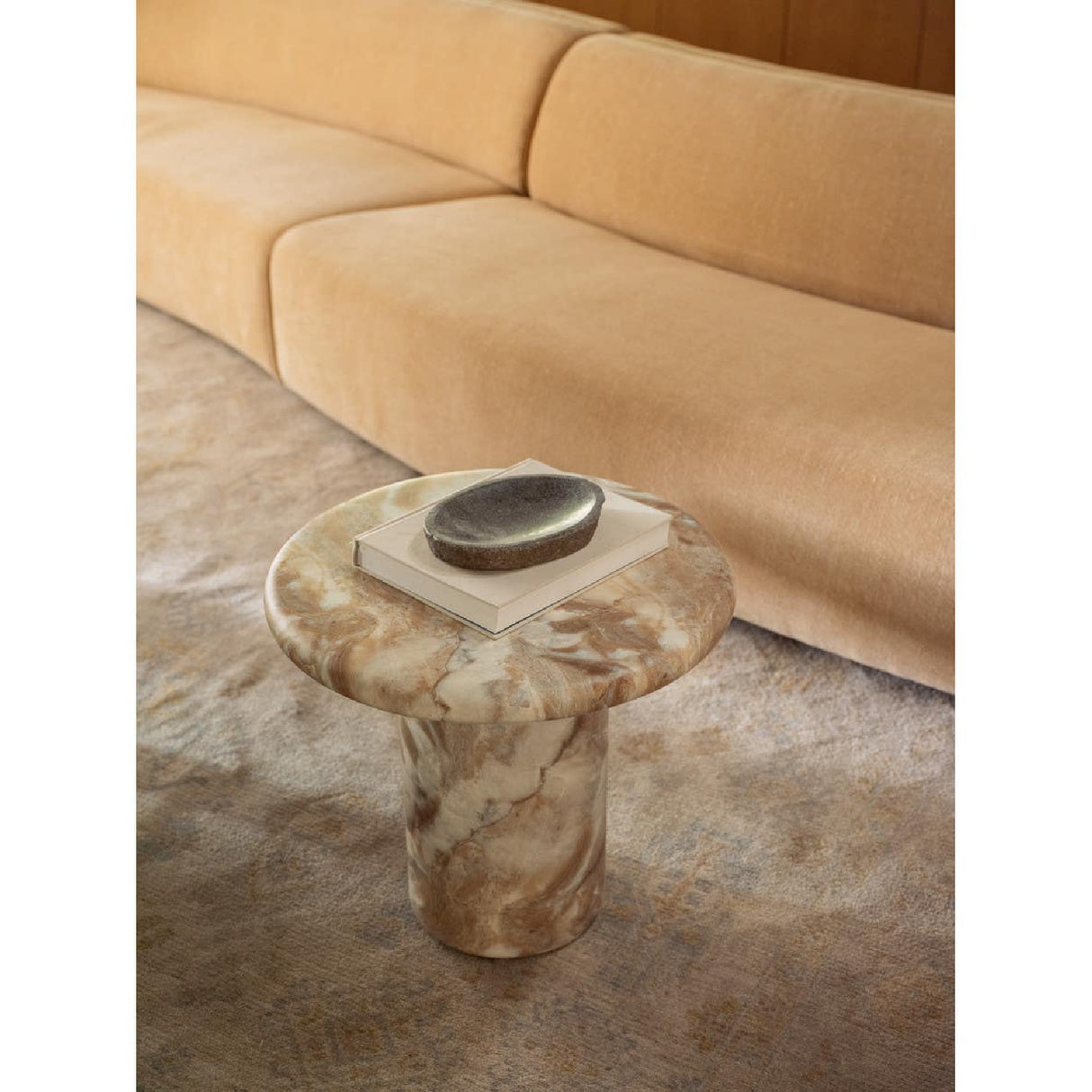 Sculptural Indoor/Outdoor Side Table | Novi Living Frida | Oroa.com