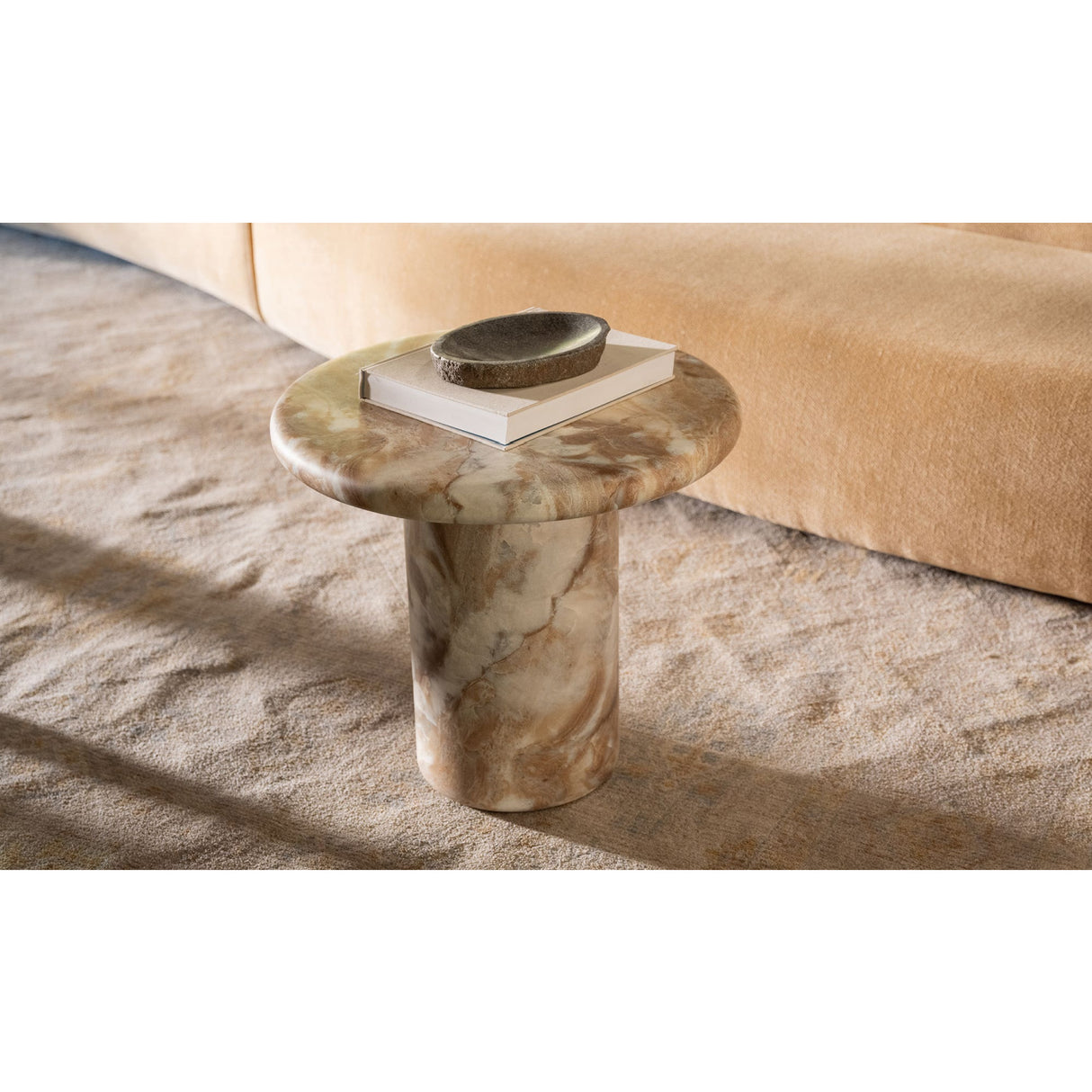 Sculptural Indoor/Outdoor Side Table | Novi Living Frida | Oroa.com