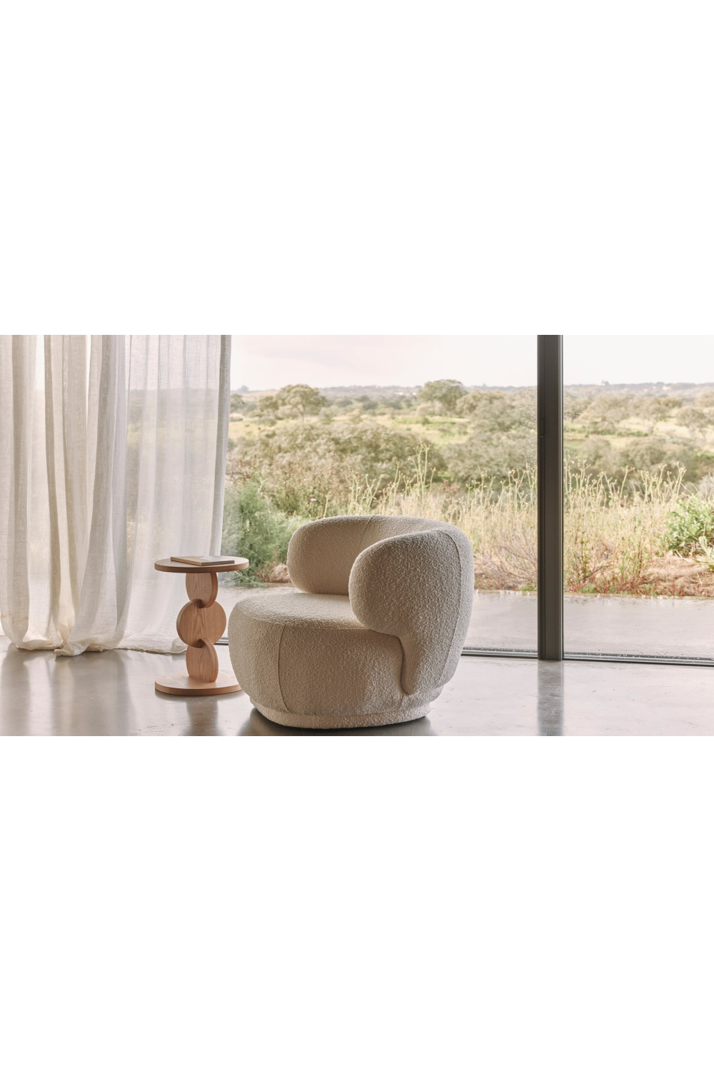 Contoured-Back Lounge Chair | NV Gallery Giulia | Oroa.com