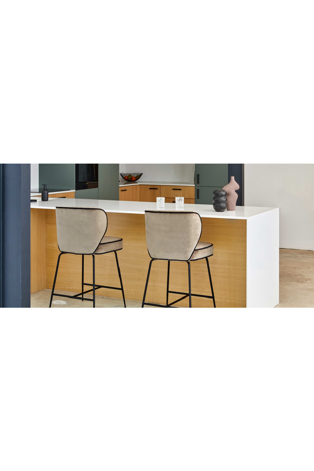 Piped Upholstered Bar Stool | NV Gallery Wayne | Oroa.com