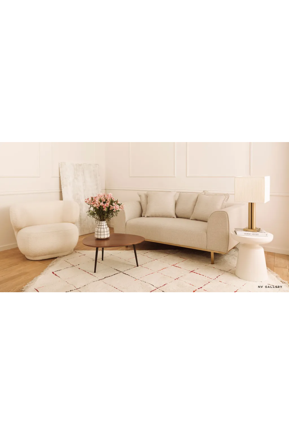 Glossy Sculptured Side Table | NV Gallery Cersei | Oroa.com