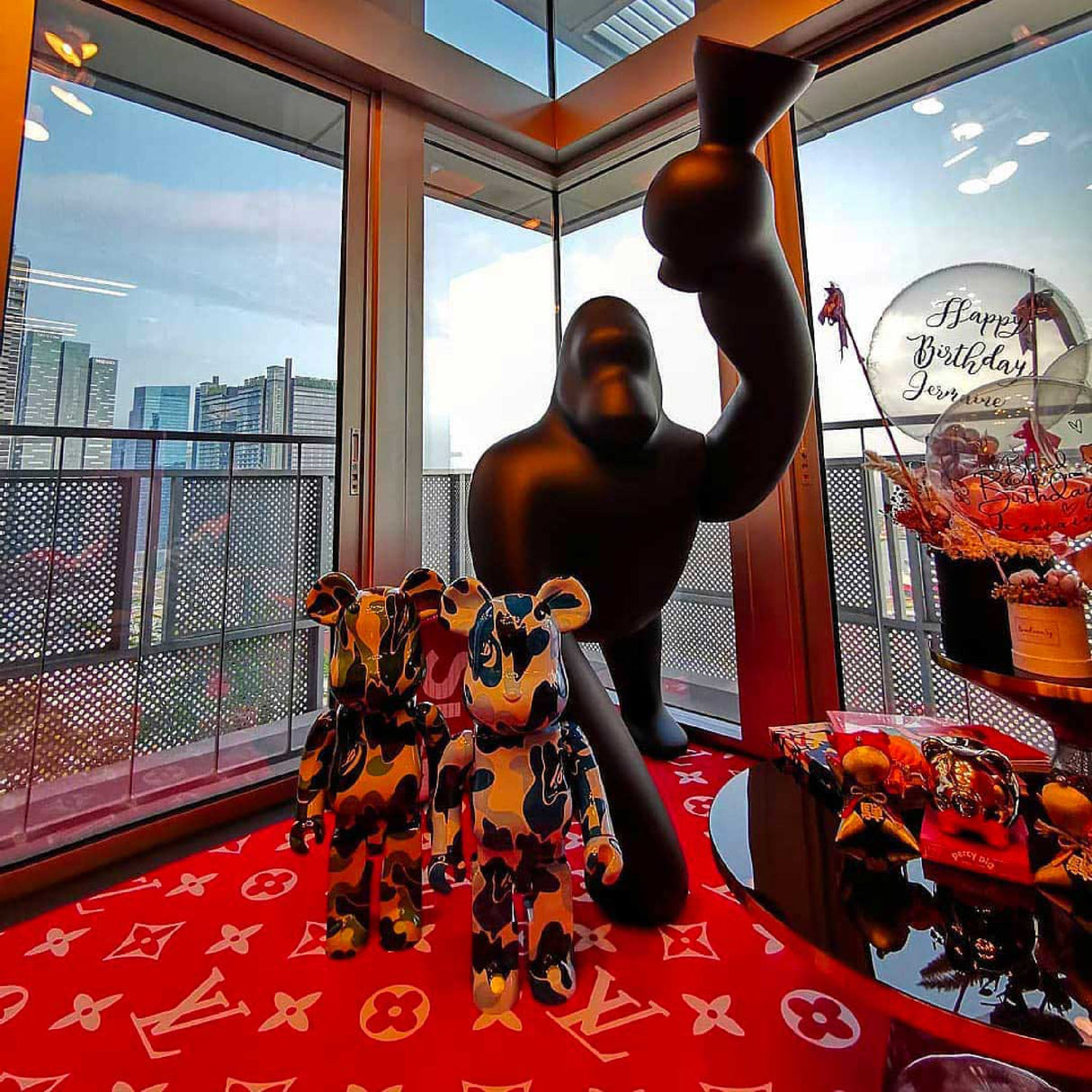 Gorilla Indoor/Outdoor Floor Lamp | Qeeboo Kong | OROA.com