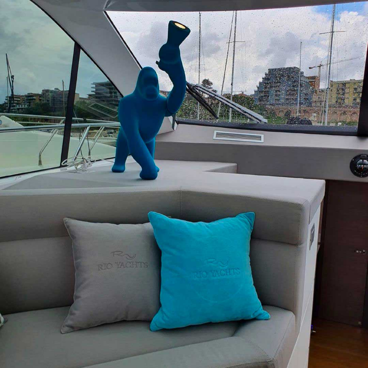 Gorilla-Shaped Table/Floor Lamp XS | Qeeboo Kong | OROA.com