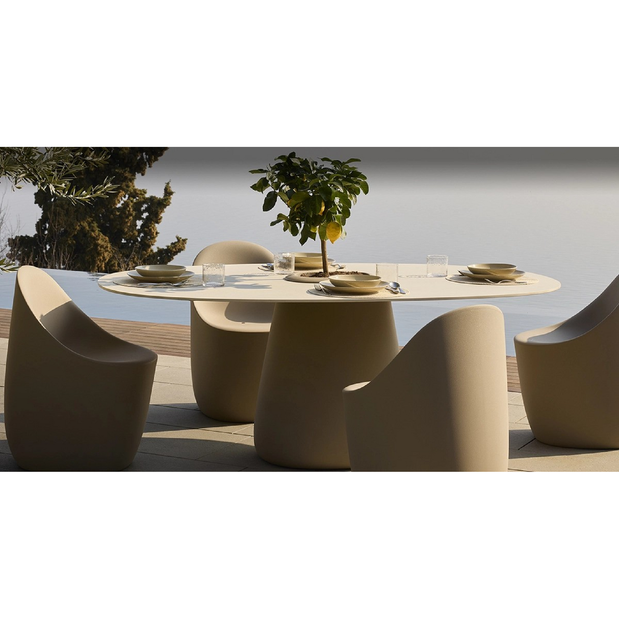 Modern Minimalist Chair | Qeeboo Cobble | OROA.com