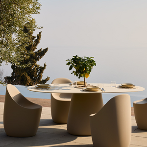 Indoor/Outdoor Bucket Dining Table | Qeeboo Cobble | OROA.com