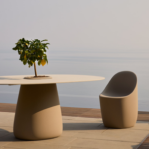 Indoor/Outdoor Bucket Dining Table | Qeeboo Cobble | OROA.com
