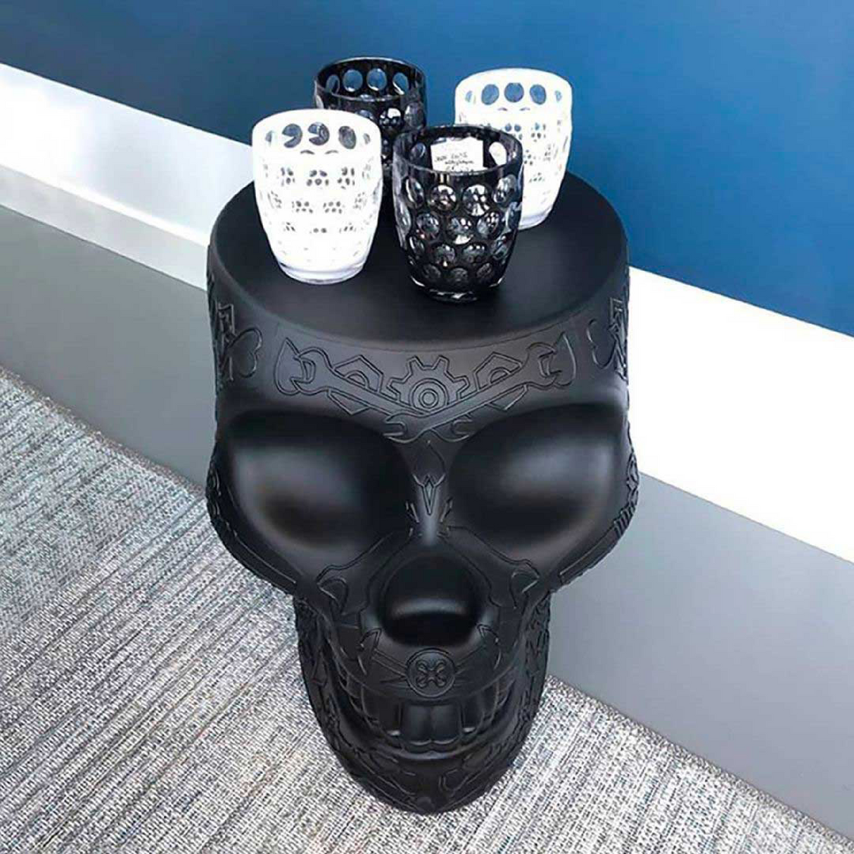 Skull-Shaped Stool Side Table | Qeeboo Mexico | OROA.com
