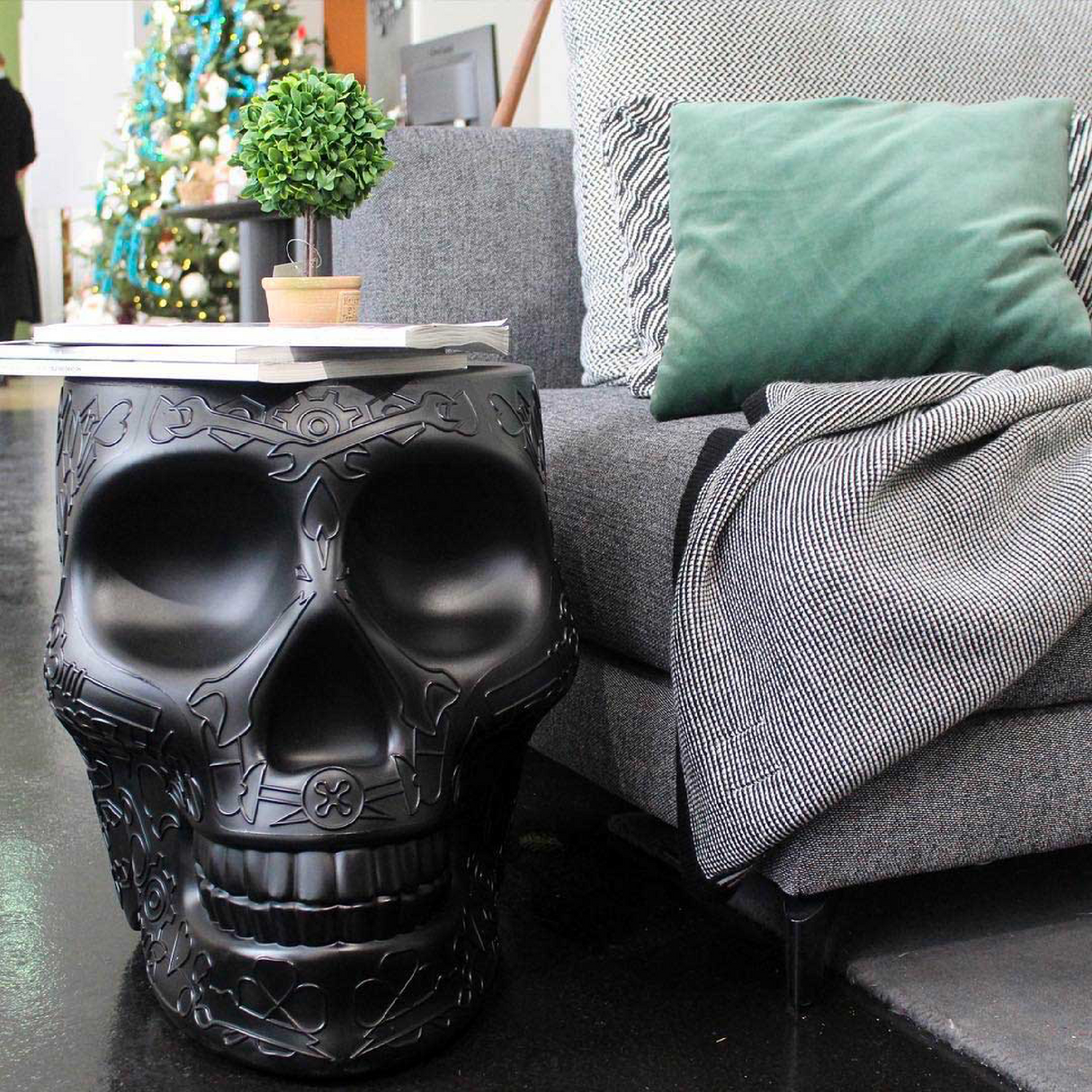 Skull-Shaped Stool Side Table | Qeeboo Mexico | OROA.com