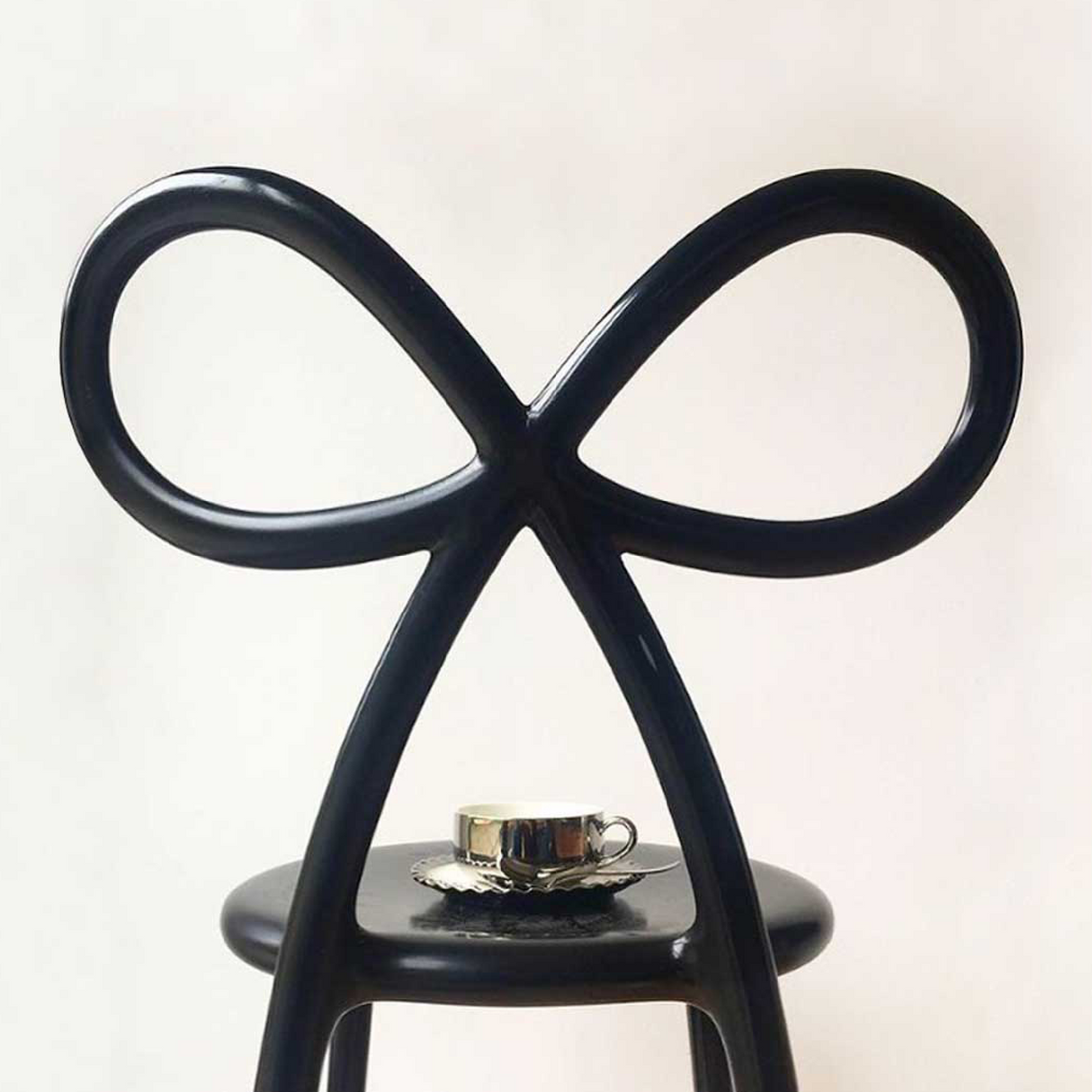 Bow Design Dining Chair | Qeeboo Ribbon | OROA.com