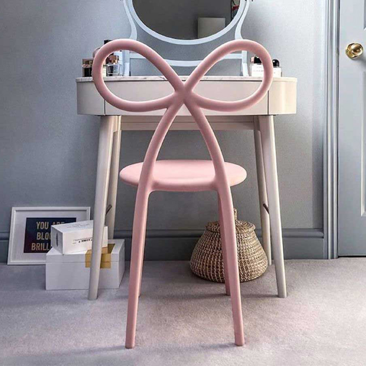 Bow Design Dining Chair | Qeeboo Ribbon | OROA.com