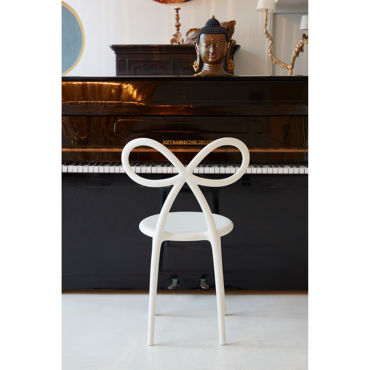 Bow Design Dining Chair | Qeeboo Ribbon | OROA.com