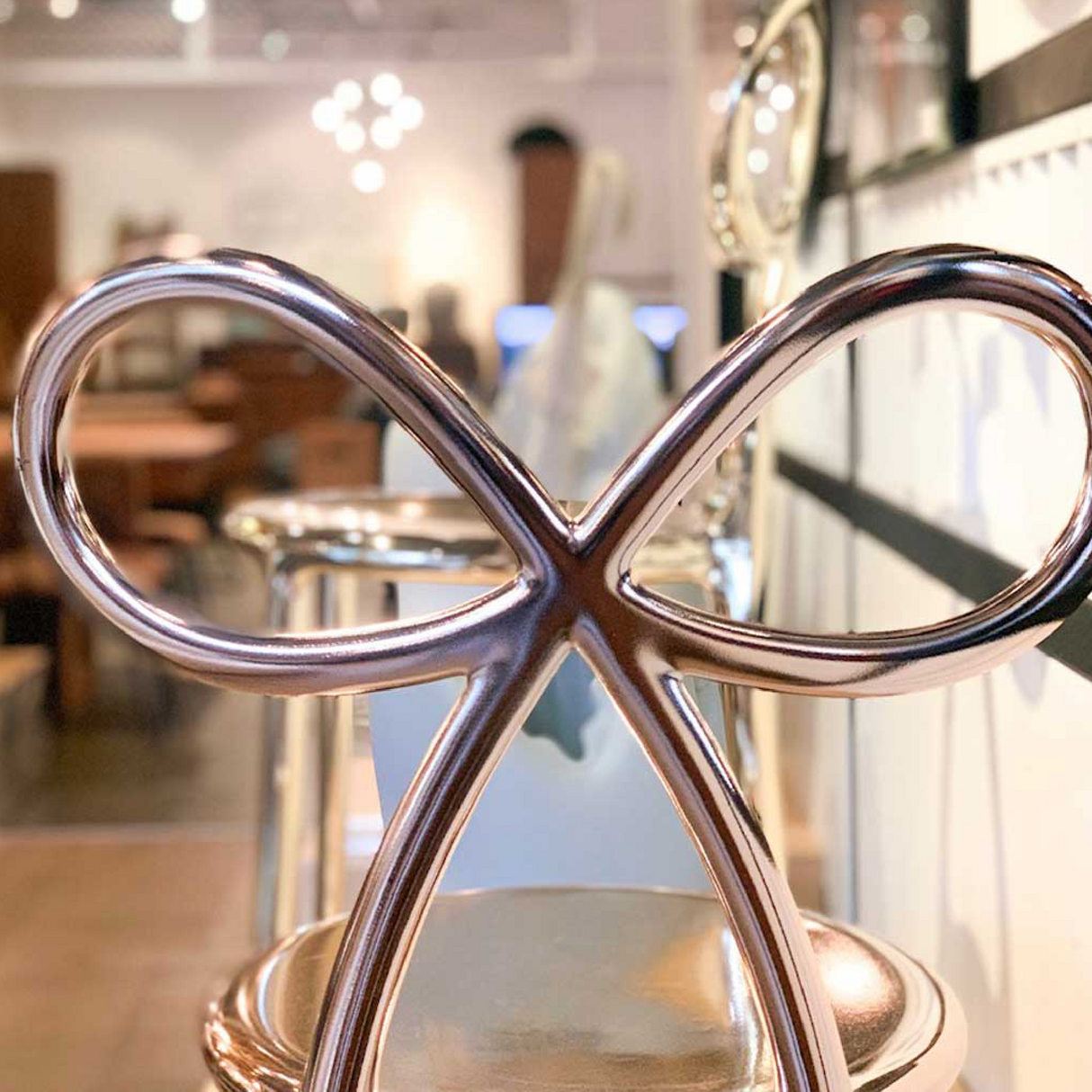 Bow Design Dining Chair | Qeeboo Ribbon | OROA.com