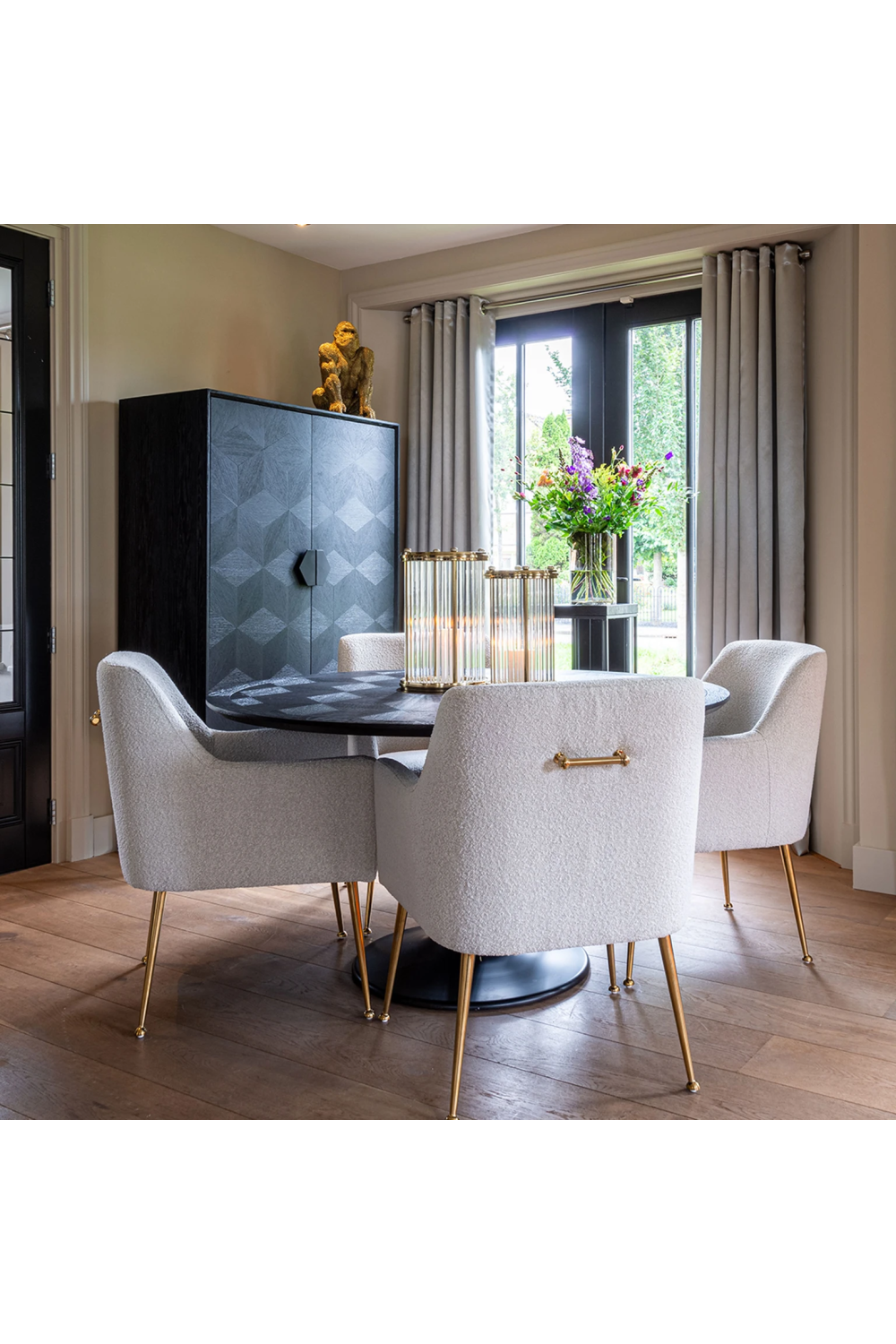 Round Pedestal Dining Table | Richmond Interiors Blax | Oroa.com