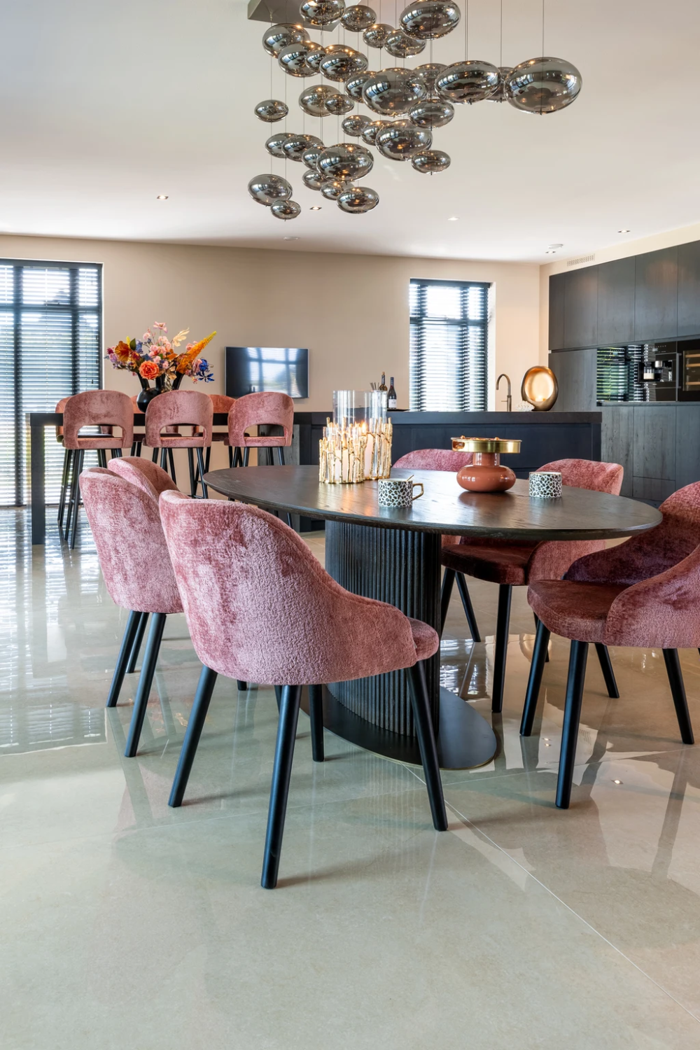 Contemporary Oval Dining Table | Richmond Interiors Luxor | Oroa.com