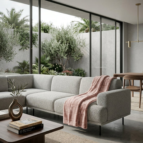   Pink Furry Blanket | Oroa.com