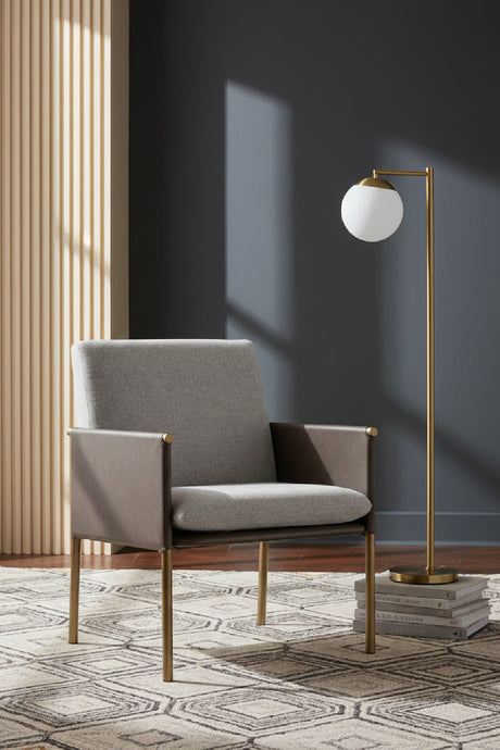 Leather Arm Gray Lounge Chair | Splendido Bellevue | Oroa.com