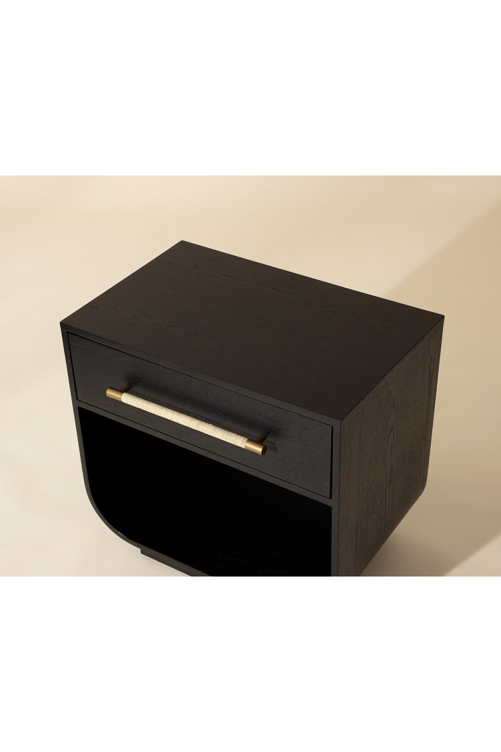 Modern Oak Curved Nightstand | Splendido Tarrant | Oroa.com