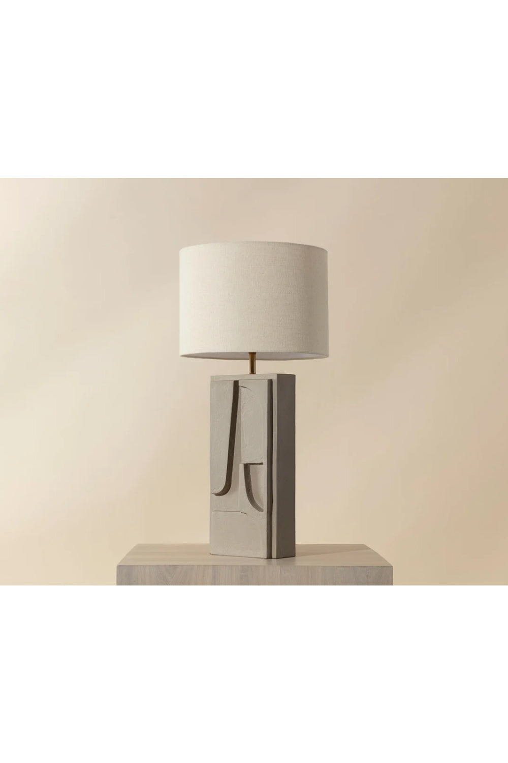Carved Base Table Lamp | Splendido Dirsan | Oroa.com