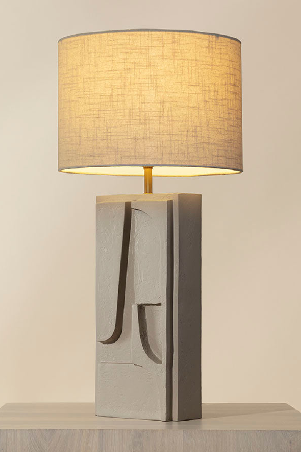 Carved Base Table Lamp | Splendido Dirsan | Oroa.com