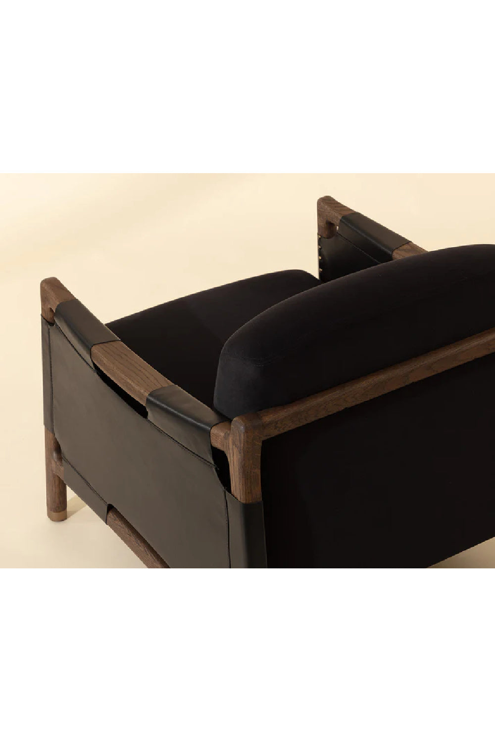 Solid Oak Framed Lounge Chair | Splendido Calloway | Oroa.com