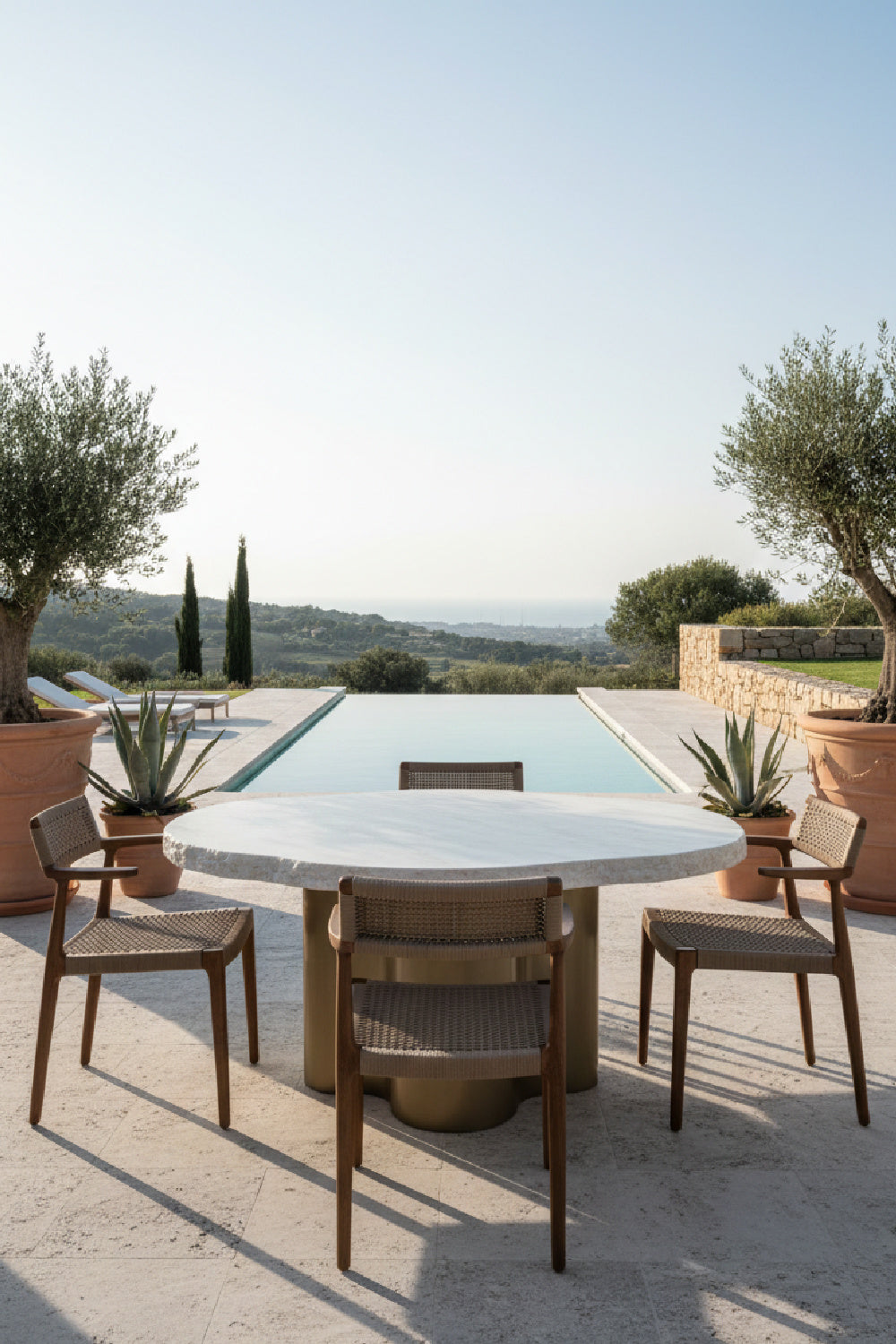 Organic-Shaped Indoor/Outdoor Dining Table | Splendido Idris | Oroa.com