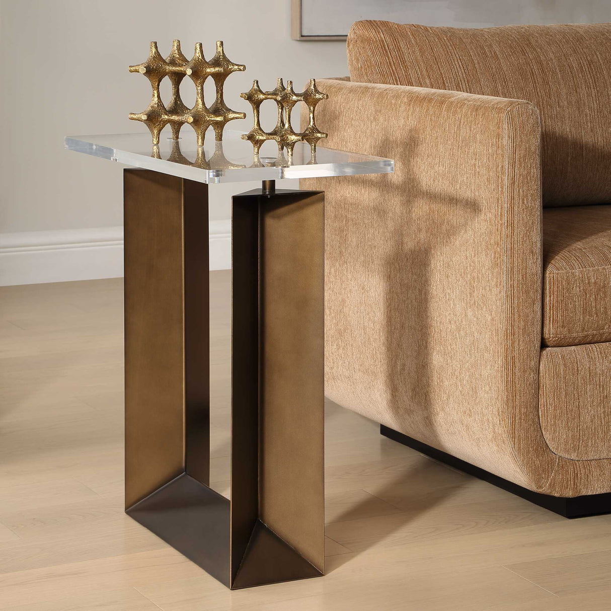 Modern European furniture - Clear Top Side Table - www.oroa.com