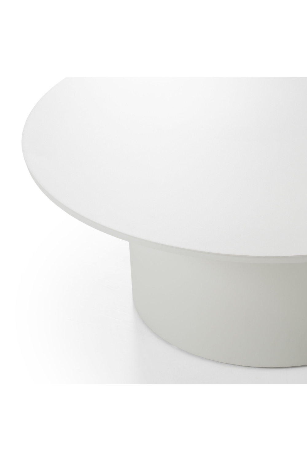 Round Outdoor White Coffee Table | OROA Modern Onza | Oroa.com