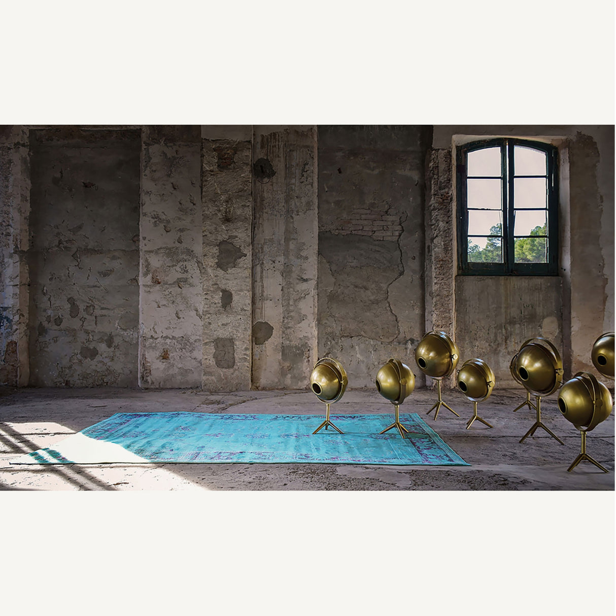   Gold Sphere Table Lamp | Oroa.com