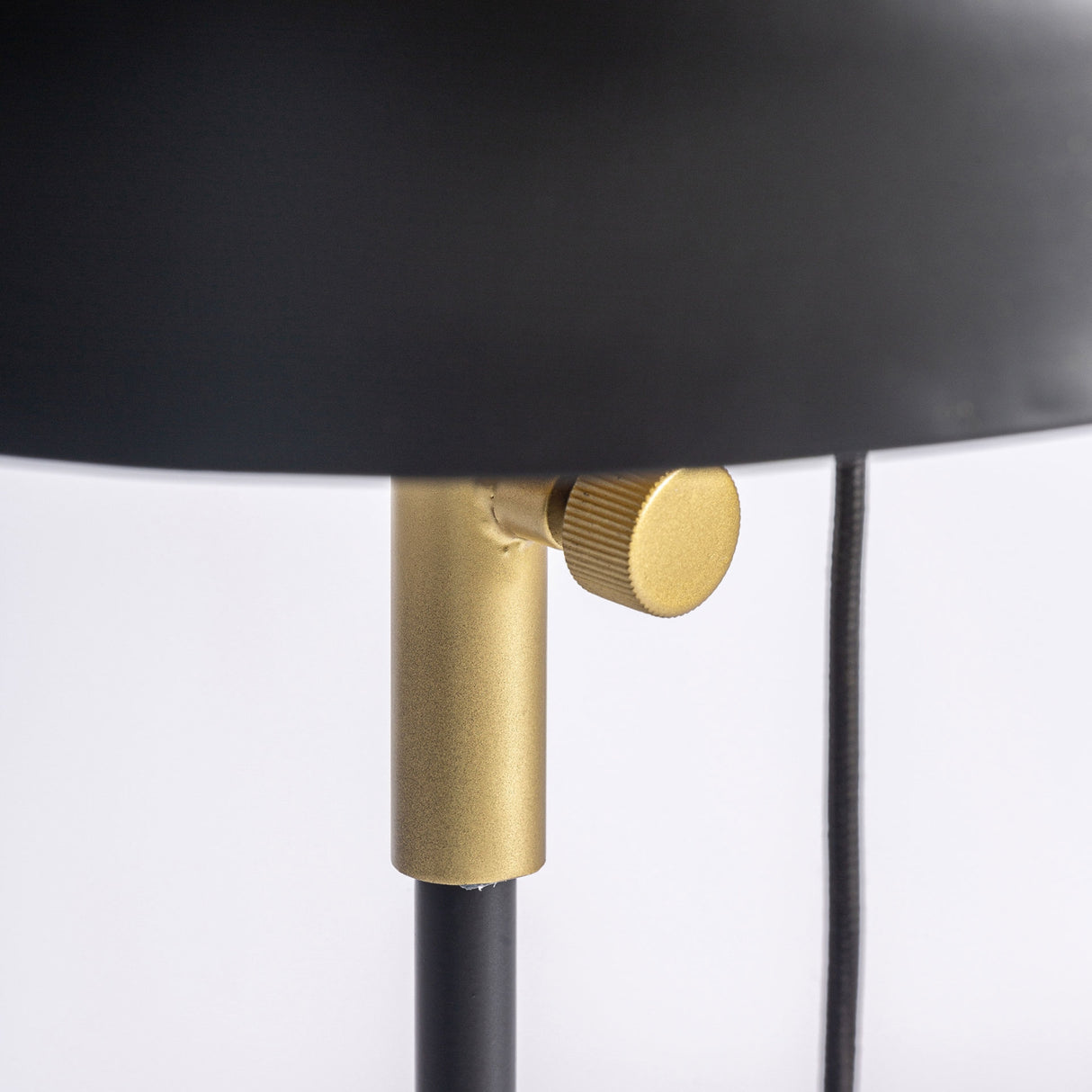   Black Iron Floor Lamp | Oroa.com