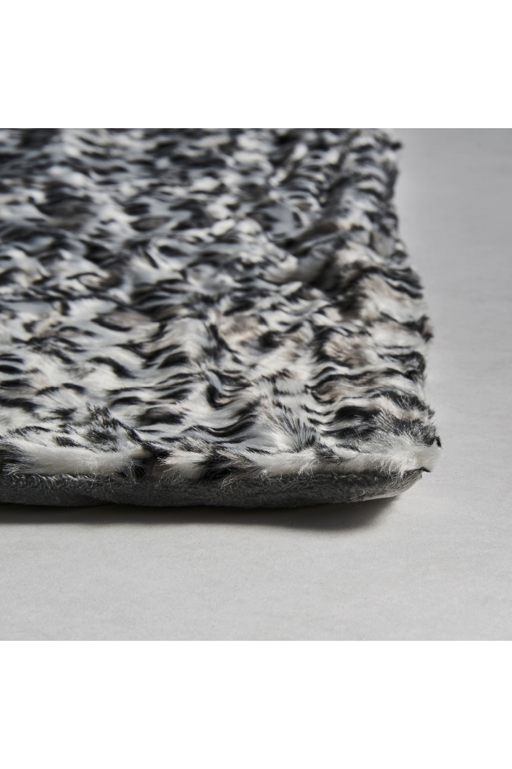 Two-Toned Furry Throw Blanket | Vical Home Leopard | Oroatrade.com