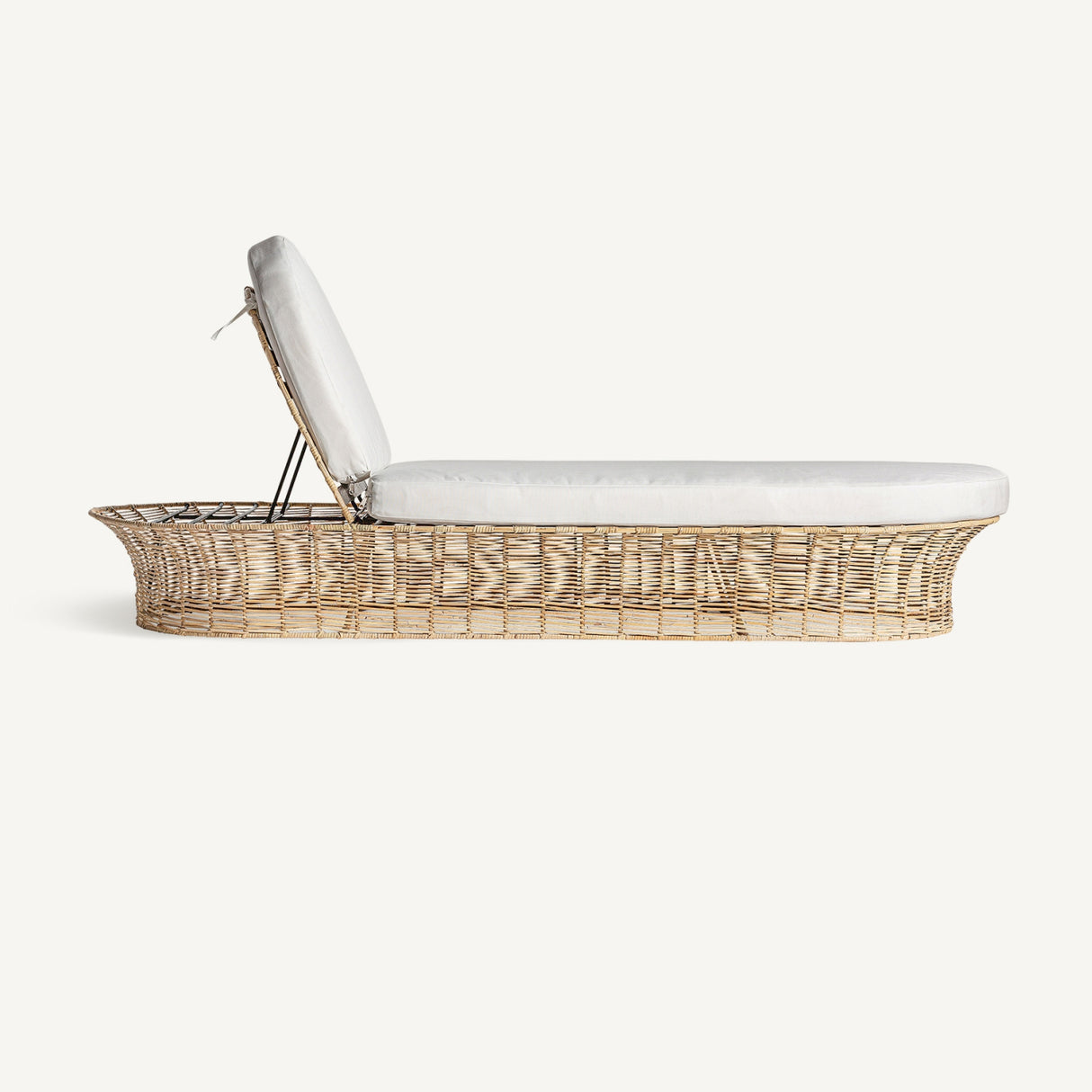   Cushioned Rattan Sun Lounger | Oroa.com