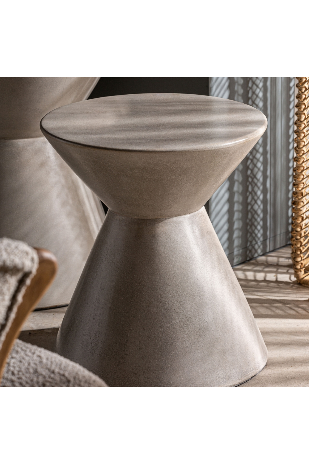 Cement Cone-Shaped Side Table | Vical Home Telfs | Oroa.com