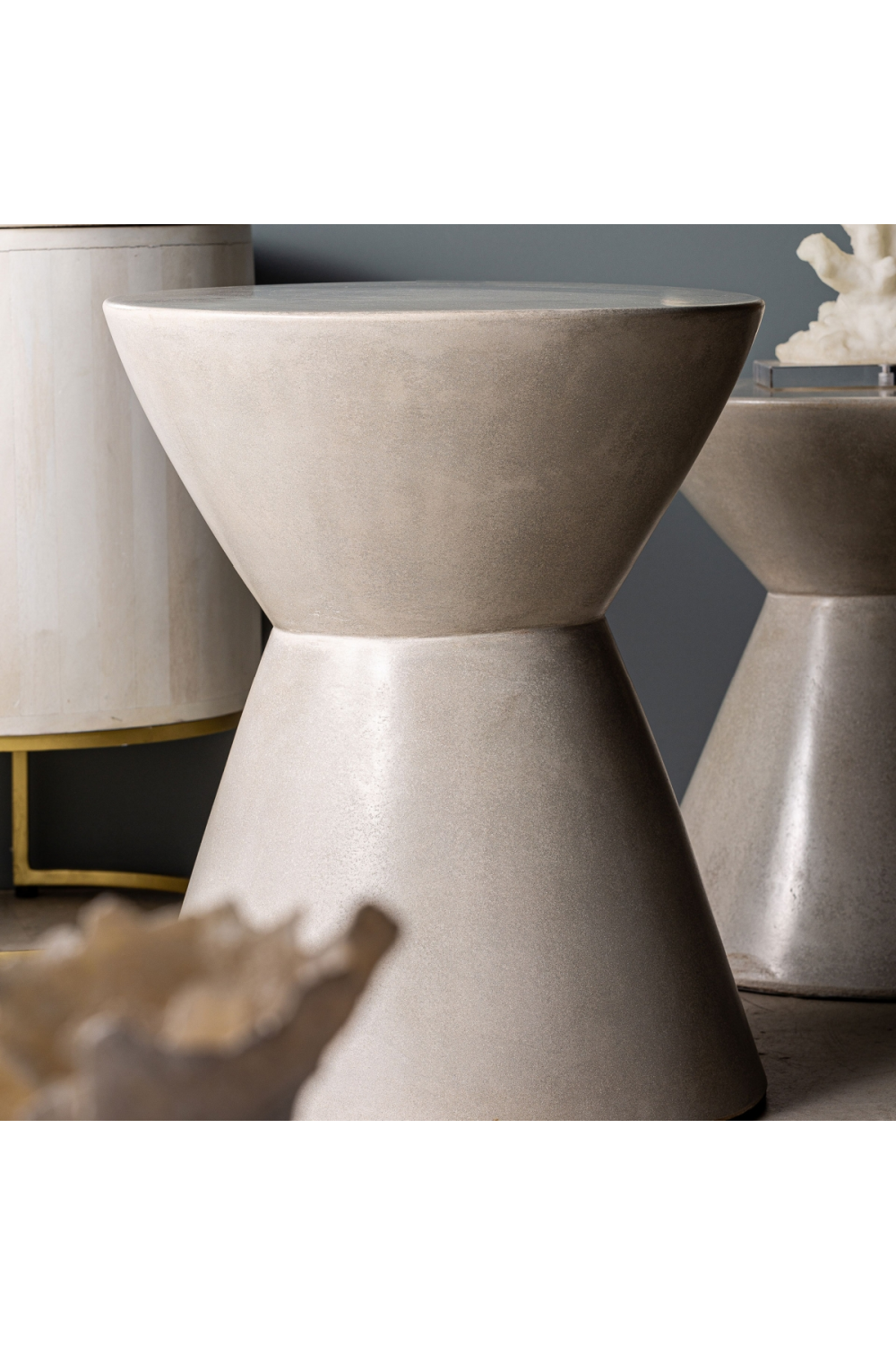 Cement Cone-Shaped Side Table | Vical Home Telfs | Oroa.com