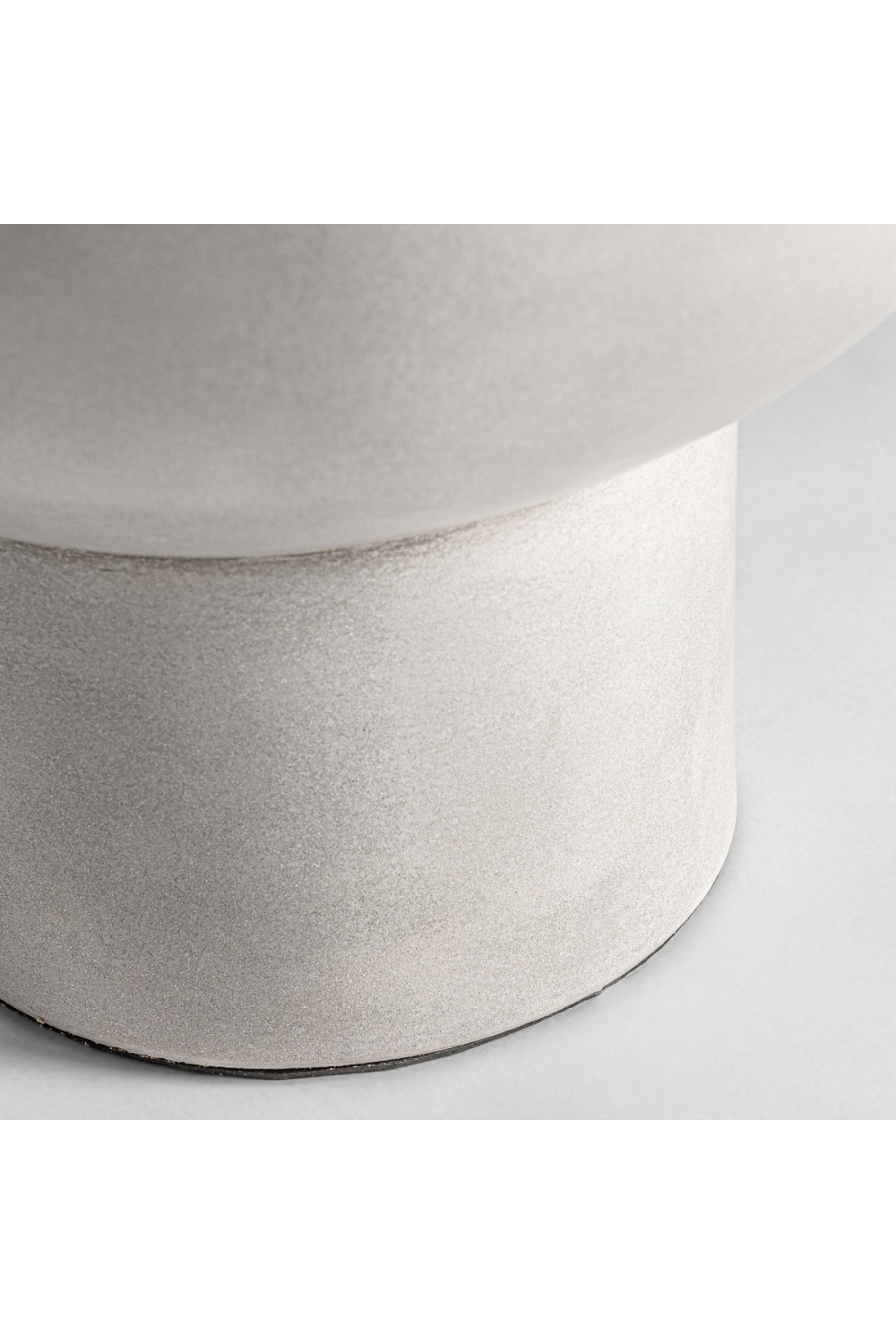 Cement Bowl-Shaped Side Table | Vical Home Telfs | Oroa.com