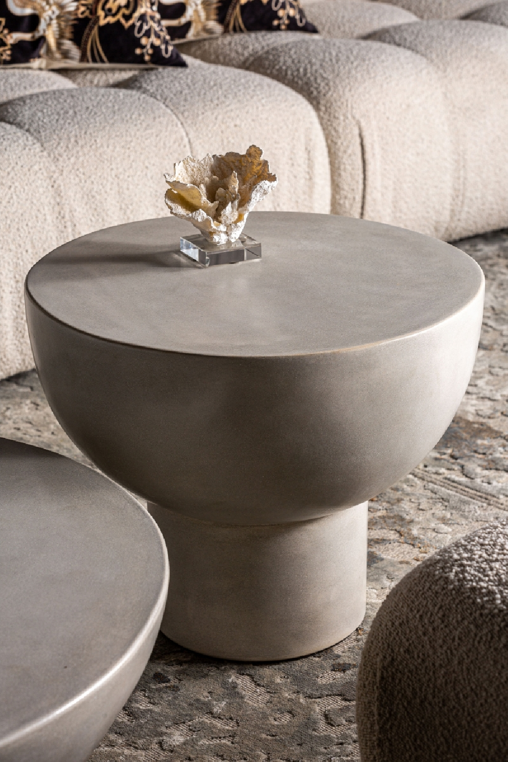 Cement Bowl-Shaped Side Table | Vical Home Telfs | Oroa.com