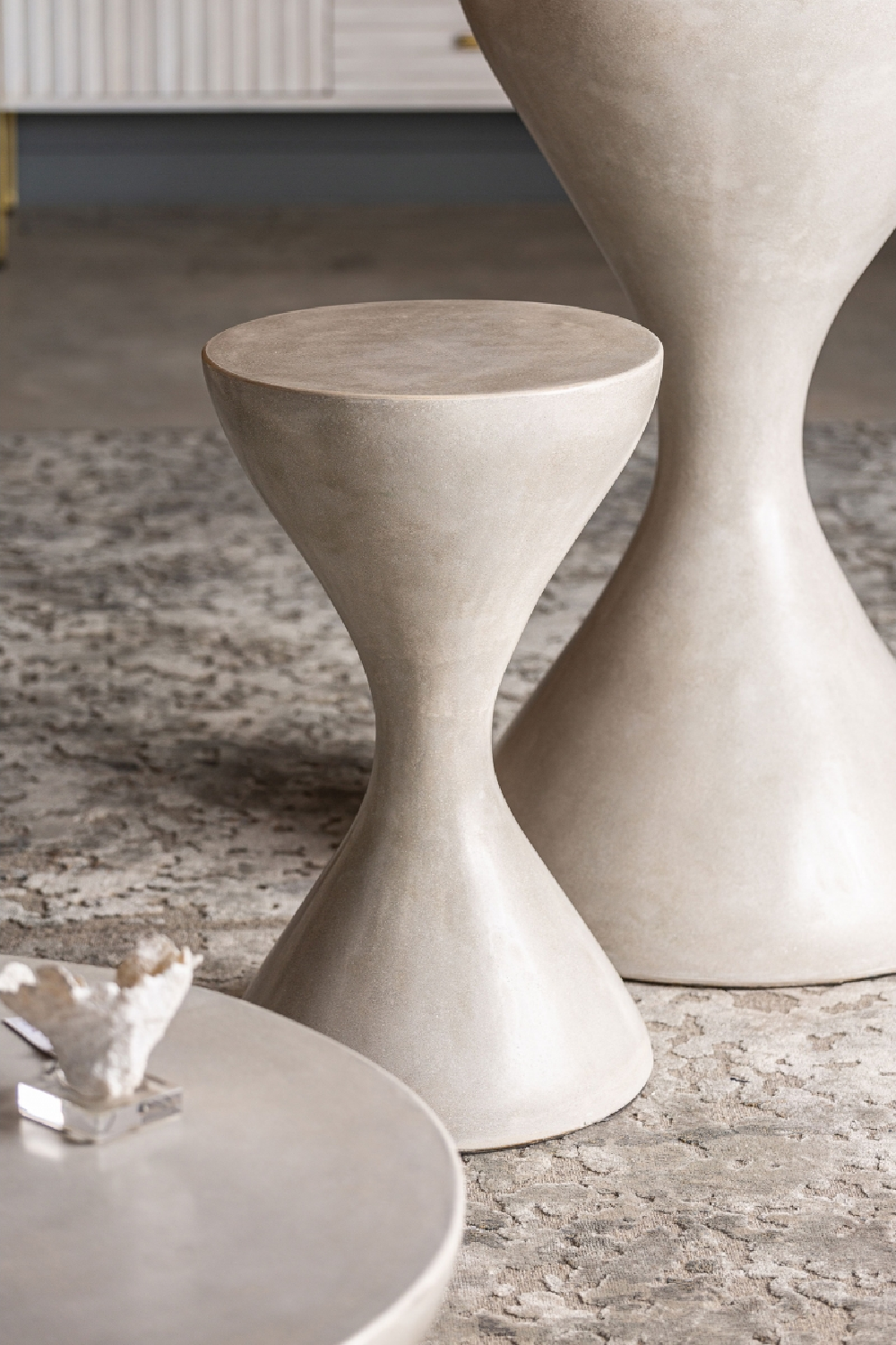 Cement Hourglass Stool | Vical Home Telfs | Oroa.com